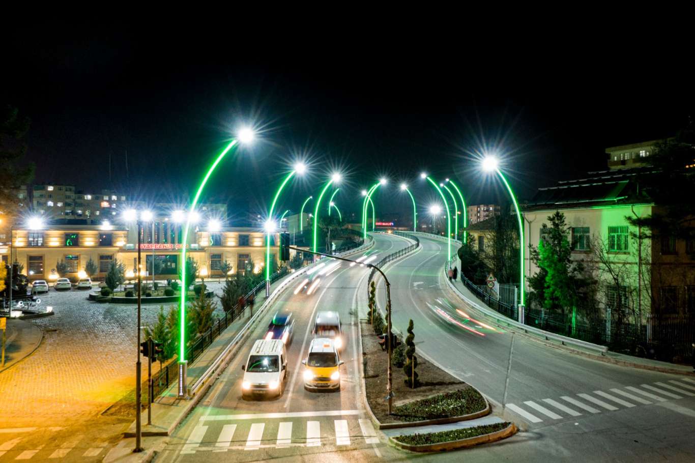 Diyarbakır İstasyon Meydanı Viyadüğü yenilenip güçlendirildi Diyarbakır İstasyon Meydanı Viyadüğü yenilenip güçlendirildi